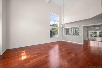 13876 Lewiston St in San Diego, CA - Foto de edificio - Building Photo