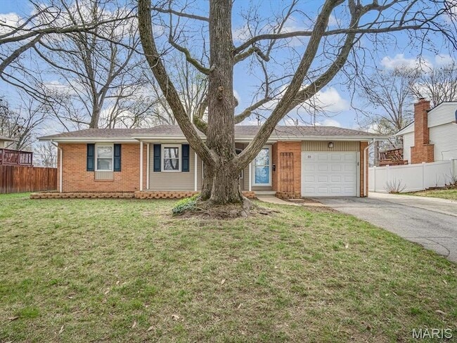 property at 33 Vanderbilt Pl