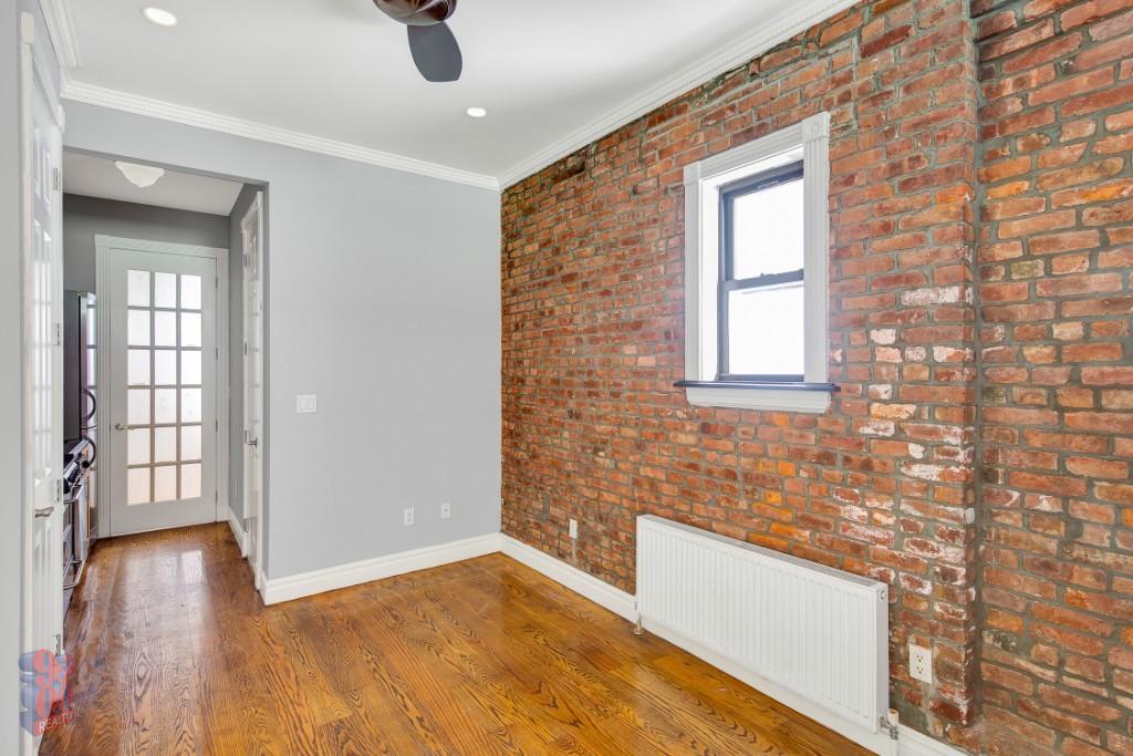 345 E 5th St in New York, NY - Building Photo