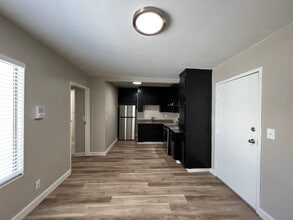 University Gardens in San Diego, CA - Foto de edificio - Interior Photo