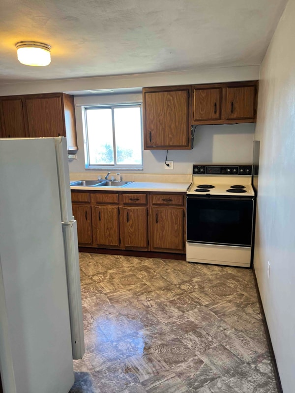 569 Pike St in Meadow Lands, PA - Building Photo - Building Photo