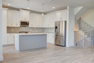 Bella Villagio Townhomes in Tequesta, FL - Building Photo - Interior Photo