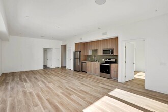 2221 S Western in Los Angeles, CA - Foto de edificio - Building Photo