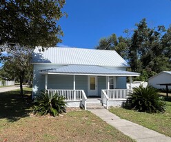 249 NE Bloxham St in Mayo, FL - Building Photo
