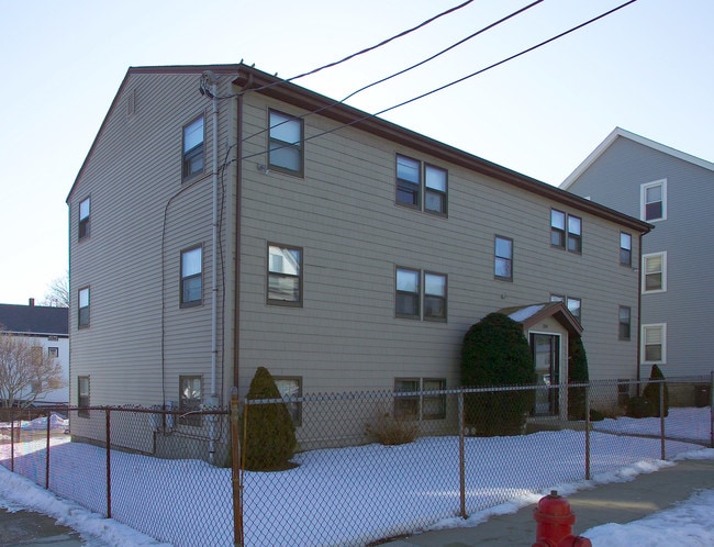 270-280 Dover St in Fall River, MA - Foto de edificio - Building Photo