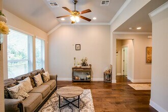 9711 McKnight Lp in Austin, TX - Building Photo - Building Photo