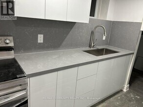 40 Aspendale Dr in Toronto, ON - Building Photo - Building Photo