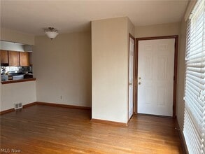 1771 Tanglewood Dr in Akron, OH - Foto de edificio - Building Photo