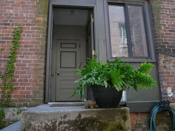 127 Cedar St, Unit 1 in Boston, MA - Building Photo