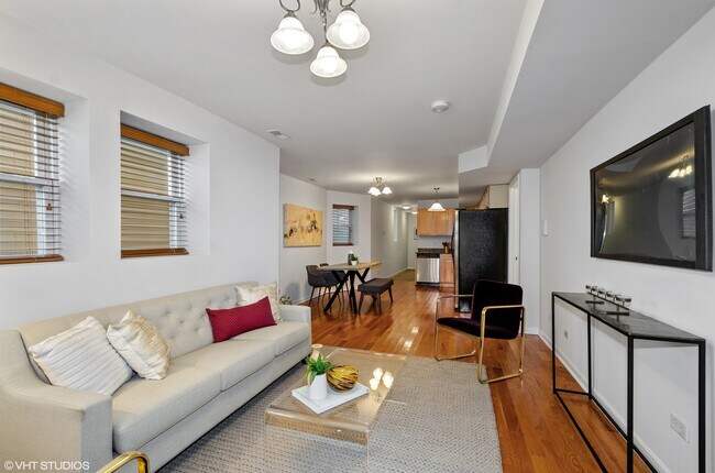 2435 N Washtenaw Ave in Chicago, IL - Building Photo - Building Photo