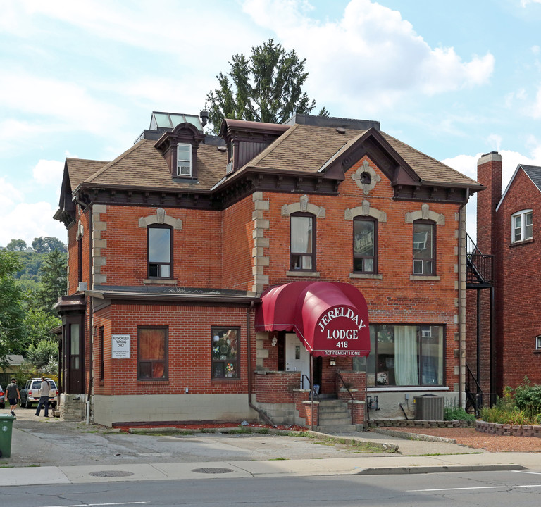 Jerelday Lodge in Hamilton, ON - Building Photo