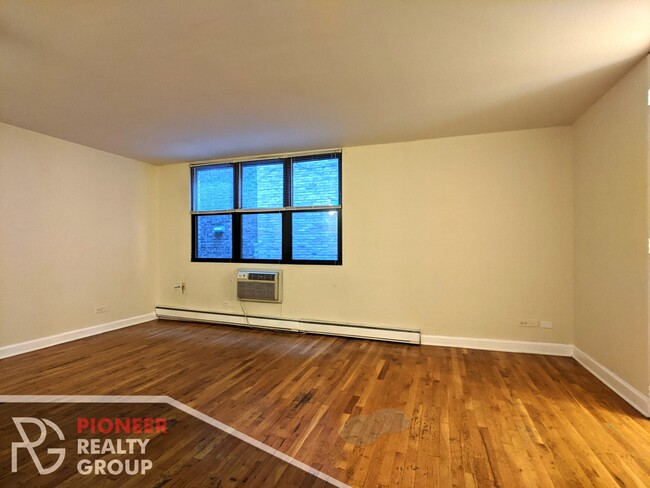 1447 N Dearborn St, Unit C2 in Chicago, IL - Building Photo - Building Photo