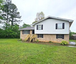 117 Mitchell Ln in Rossville, GA - Building Photo