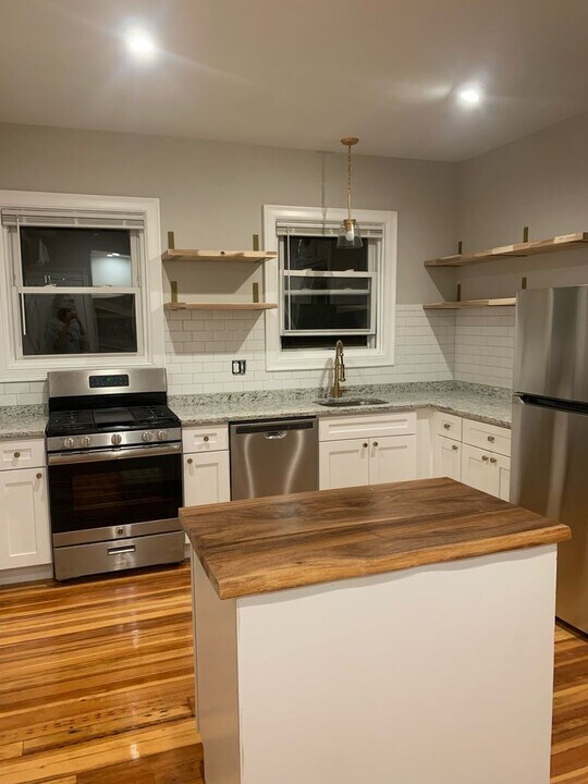 124 Wyndham Ave-Unit -Unit #2 in Providence, RI - Building Photo