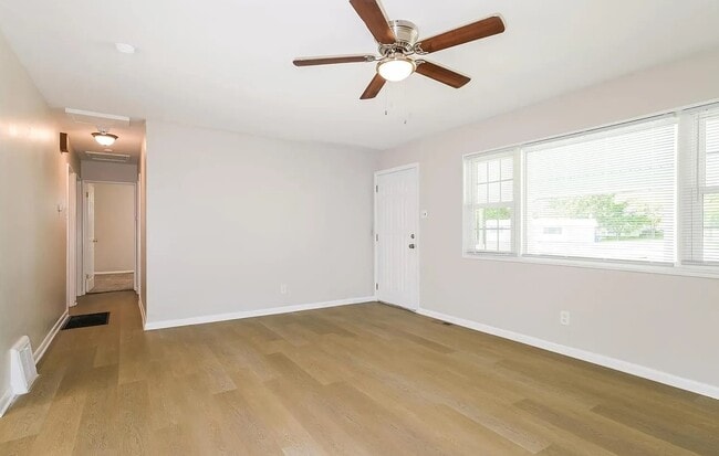 1200 Acredale Dr in Florissant, MO - Building Photo - Building Photo