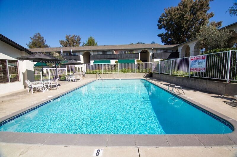 Twelve Oaks Apartments in Los Gatos, CA - Foto de edificio