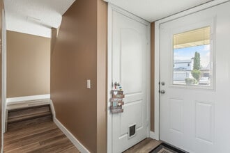 1329-1339 39 St NW in Edmonton, AB - Building Photo - Building Photo