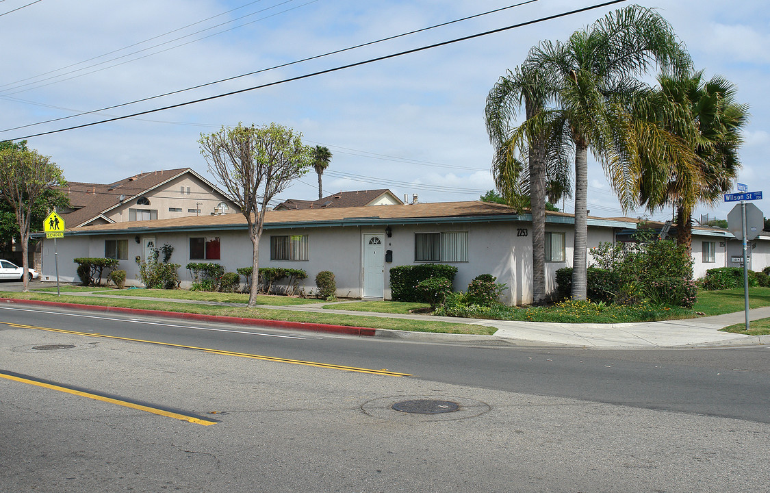 2253-2255 Pomona Ave in Costa Mesa, CA - Building Photo