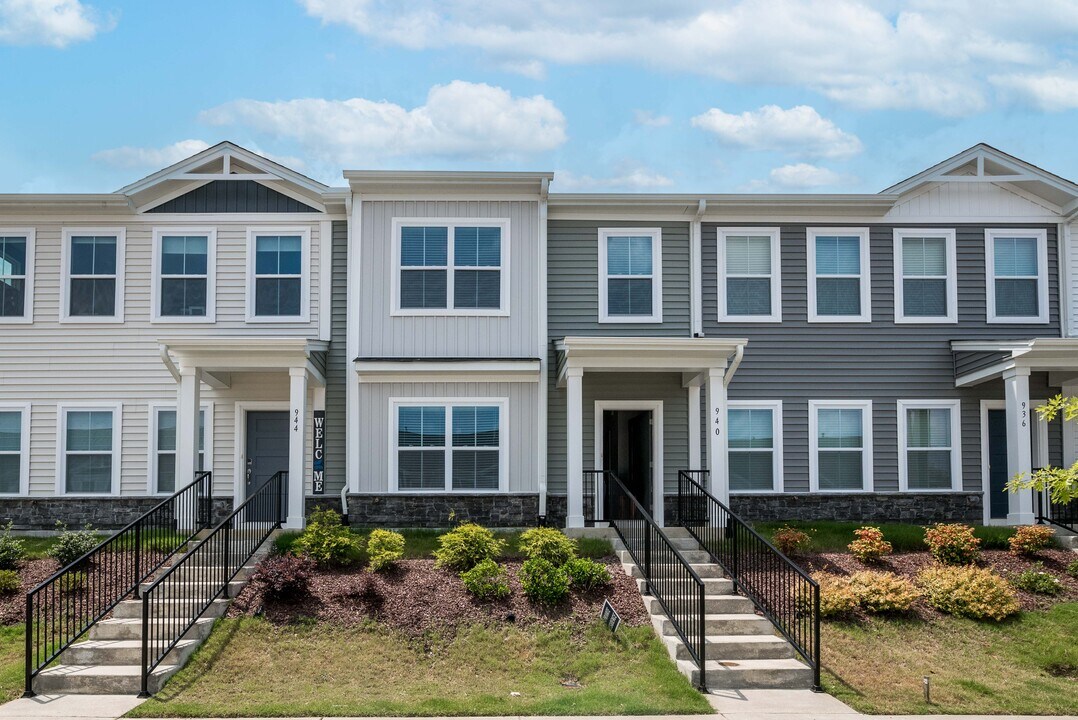 940 Robbie Jackson Ln in Fuquay Varina, NC - Building Photo