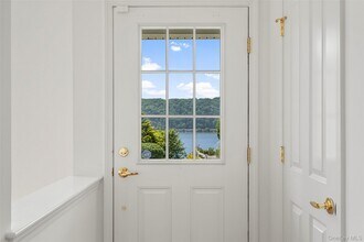402 Waterview Dr in Poughkeepsie, NY - Building Photo - Building Photo