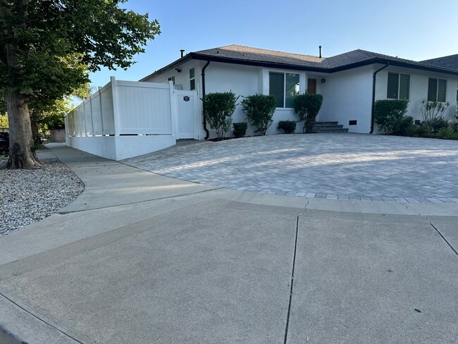 22700 Criswell St in West Hills, CA - Building Photo - Building Photo