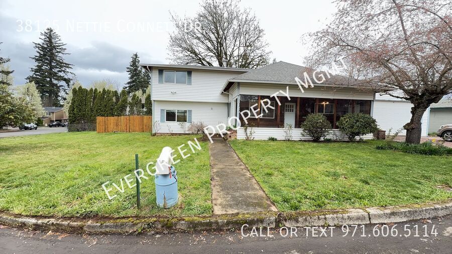 38125 Nettie Connett Dr in Sandy, OR - Building Photo