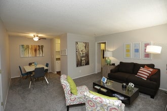 Willow Lake in Kansas City, MO - Building Photo - Interior Photo