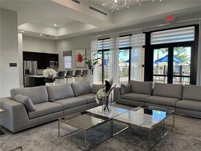 315 NE 208th Terrace in North Miami Beach, FL - Building Photo - Building Photo