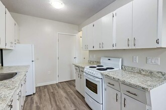 Stanley Apartments in Medicine Hat, AB - Building Photo - Building Photo