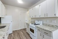 Stanley Apartments in Medicine Hat, AB - Building Photo - Building Photo