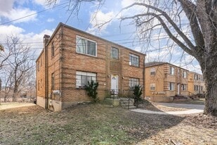 1627 Summit Rd in Cincinnati, OH - Building Photo