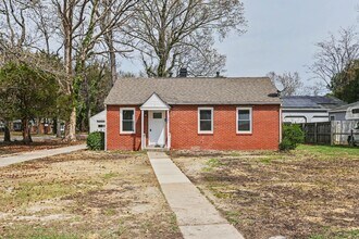 101 Rosewood Dr in Hampton, VA - Foto de edificio - Building Photo