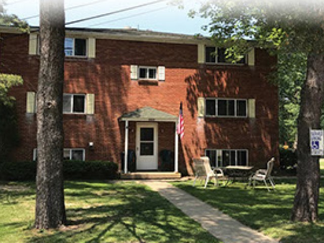 Creekside Court Apartments in Hamburg, NY - Foto de edificio - Building Photo