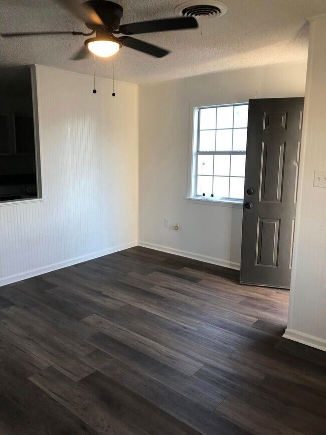 216 E 4th St in Bald Knob, AR - Building Photo - Building Photo