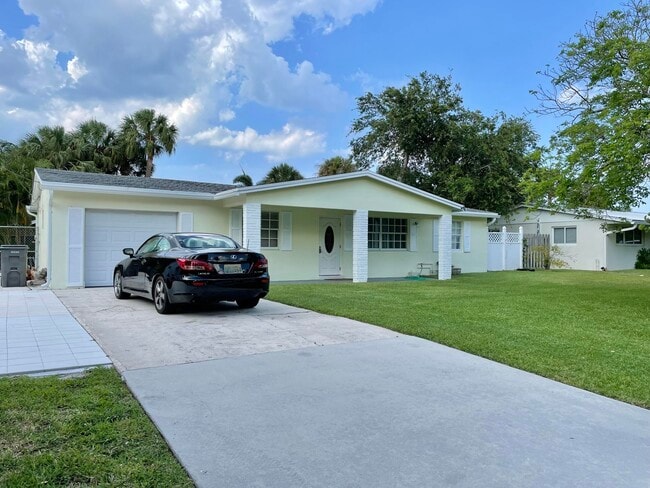 2395 Idlewild Rd in Palm Beach Gardens, FL - Building Photo - Building Photo