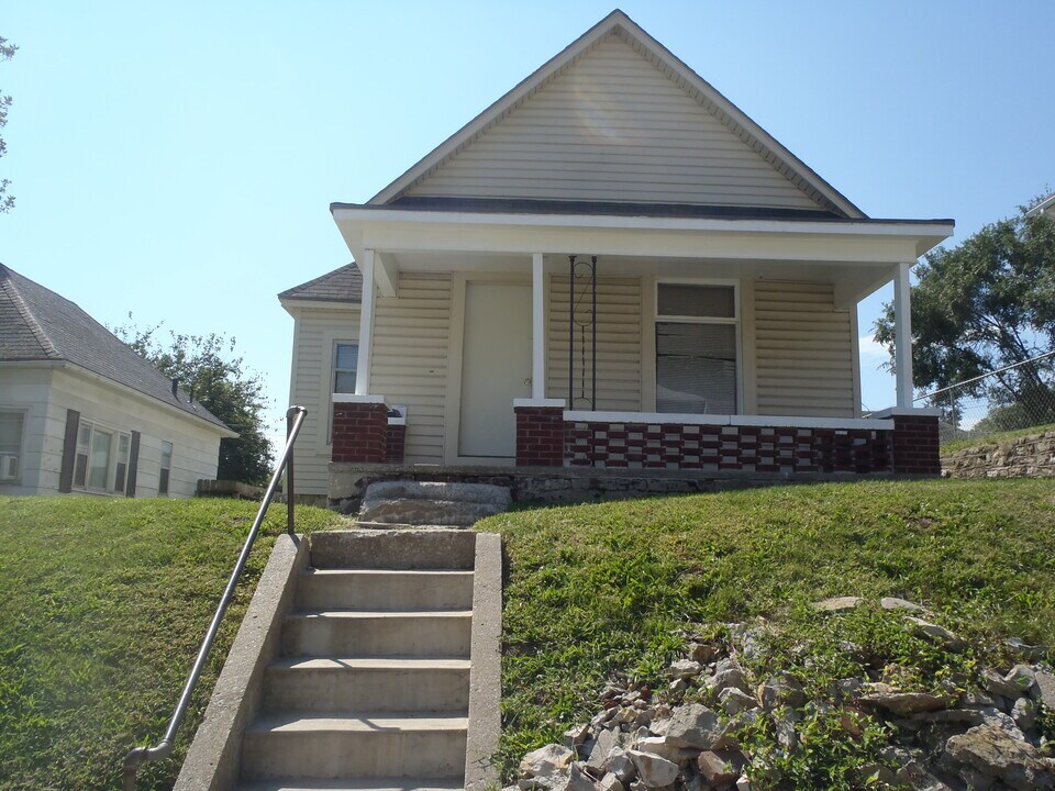 708 McDonald St in St. Joseph, MO - Foto de edificio