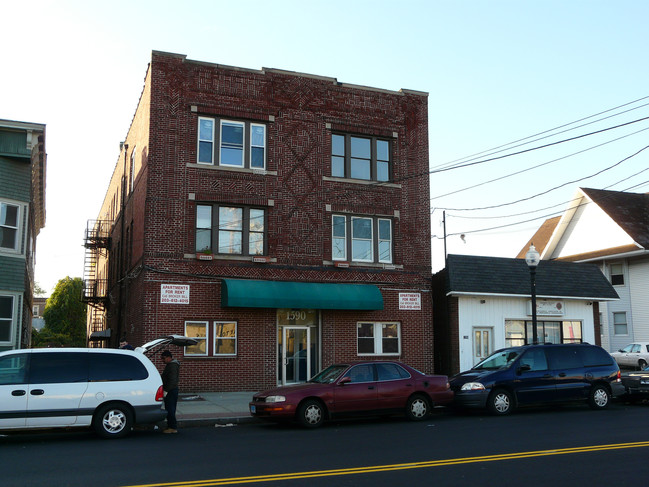 1590 Barnum in Bridgeport, CT - Building Photo - Building Photo