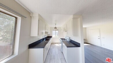 5236 Kester Ave in Los Angeles, CA - Building Photo - Building Photo