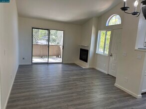 161 Tuscany Ct in Hercules, CA - Building Photo - Building Photo