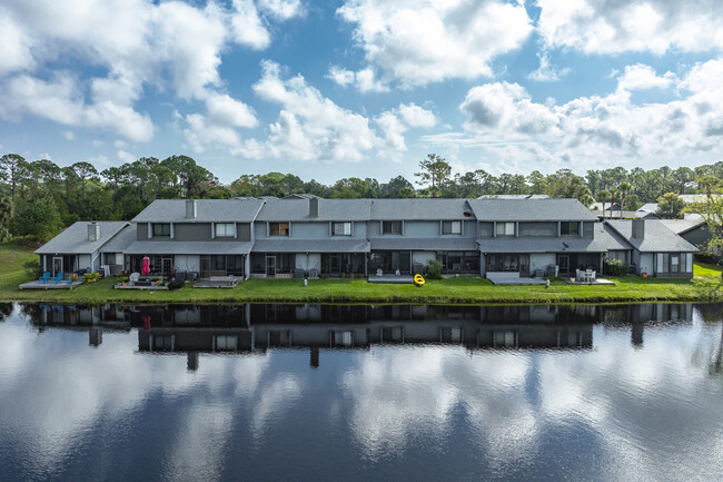 The Lakes of Pine Run in Ormond Beach, FL - Building Photo - Building Photo