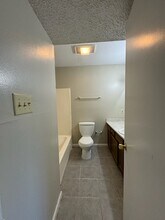 1714 Cedar Lake Dr, Unit B in Baton Rouge, LA - Building Photo - Building Photo