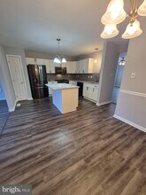 43 Scarboro Dr in Bunker Hill, WV - Building Photo - Building Photo