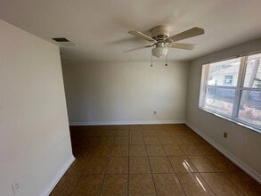 445 90th Ave N in St. Petersburg, FL - Building Photo - Building Photo