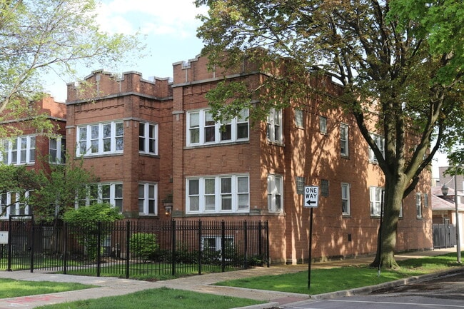 property at 4457 W Wrightwood Ave