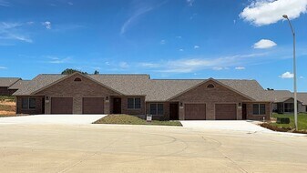 1805 St Michael's Ct in Rolla, MO - Building Photo