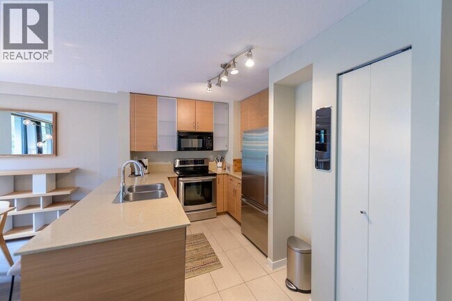 507-909 Mainland St in Vancouver, BC - Building Photo - Building Photo