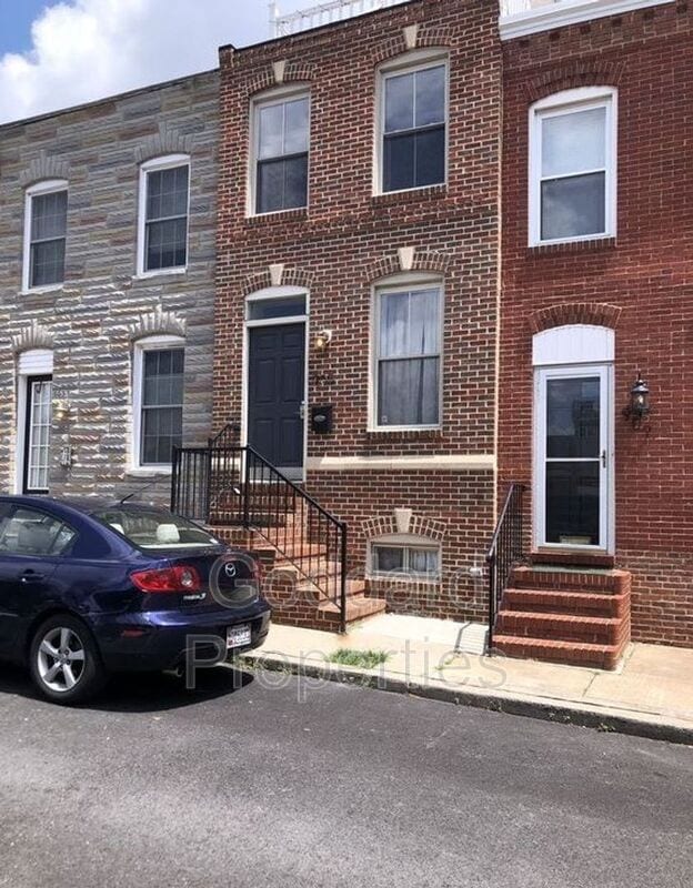 property at 905 S Streeper St