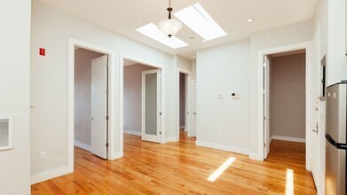 154 Woodward Ave in Queens, NY - Building Photo - Building Photo