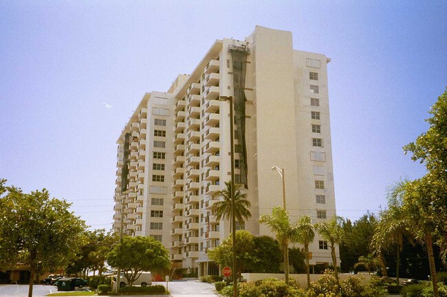 Royal Coast Condominium in Pompano Beach, FL - Building Photo - Building Photo