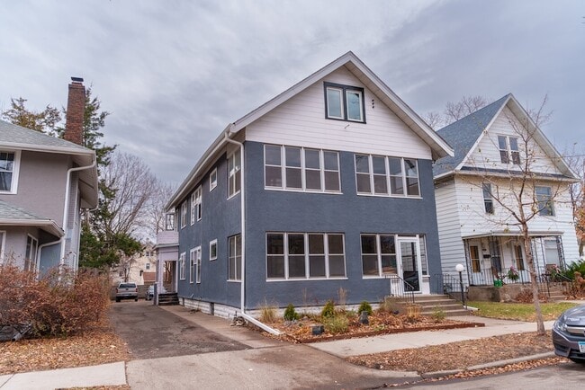 824 5th St NE, Unit Attic Loft in Minneapolis, MN - Building Photo - Building Photo